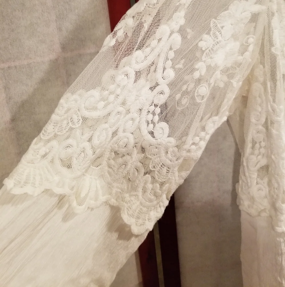 Torrid 3X white lace/gauze tunic with attached cami. Great for Valentine pics! - Picture 5 of 7